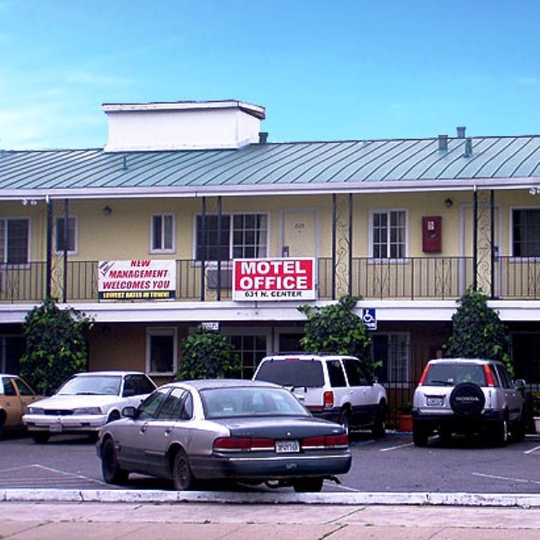 Stockton Travelers Motel Extérieur photo